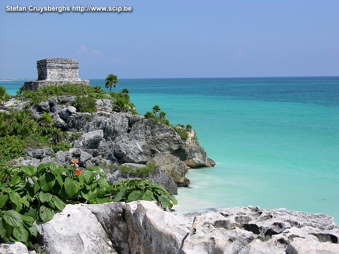 Tulum Tulum is een kleine site gelegen aan de azuur-blauwe Caraïbische kust dichtbij de populaire badstad Playa del Carmen. Stefan Cruysberghs
